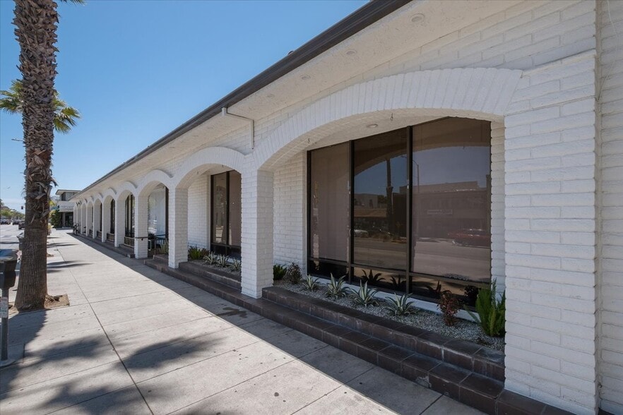 More Photos Of 2401-2415 Wilshire Blvd, Santa Monica Freestanding For Lease