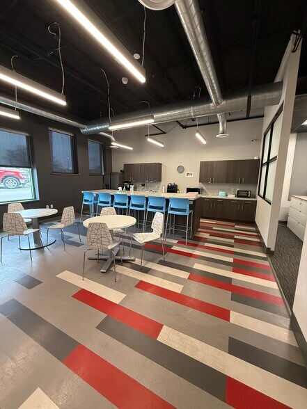 More Photos Of 16-20 S Lewis Ave, Tulsa Office For Lease