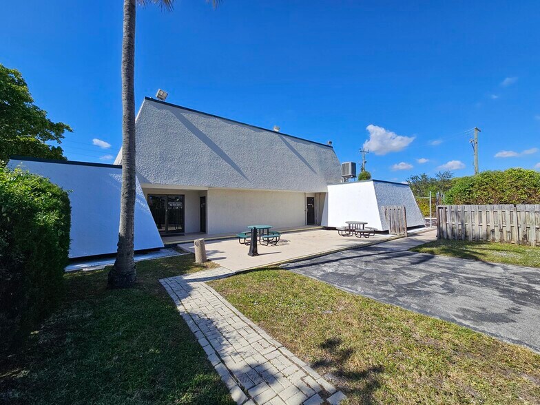 More Photos Of 2110 N Florida Mango Rd, West Palm Beach Office For Lease