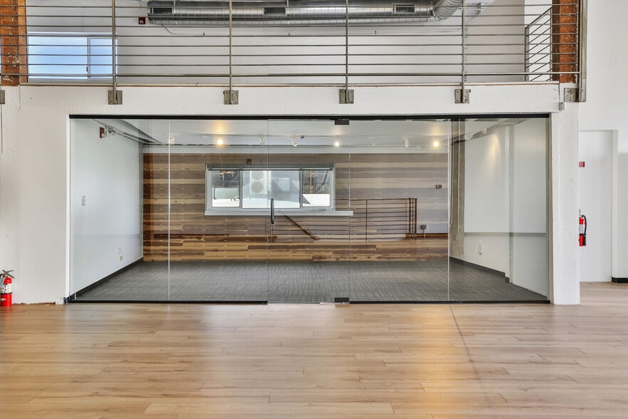 More Photos Of 2505 Mariposa St, San Francisco Research And Development For Sale