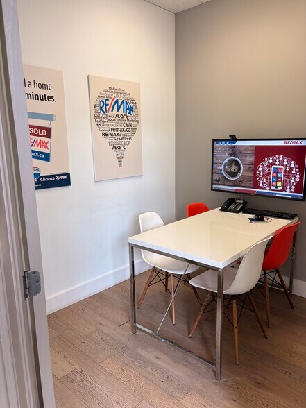 More Photos Of 125 Lakeshore Rd E, Mississauga Coworking Space