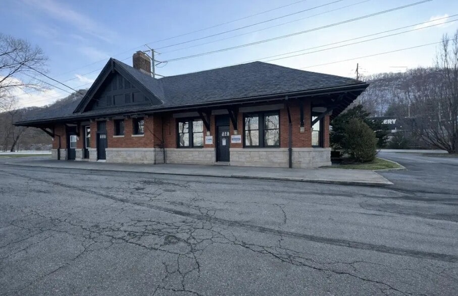 More Photos Of 1 Railroad Sq, Haverstraw Office For Sale
