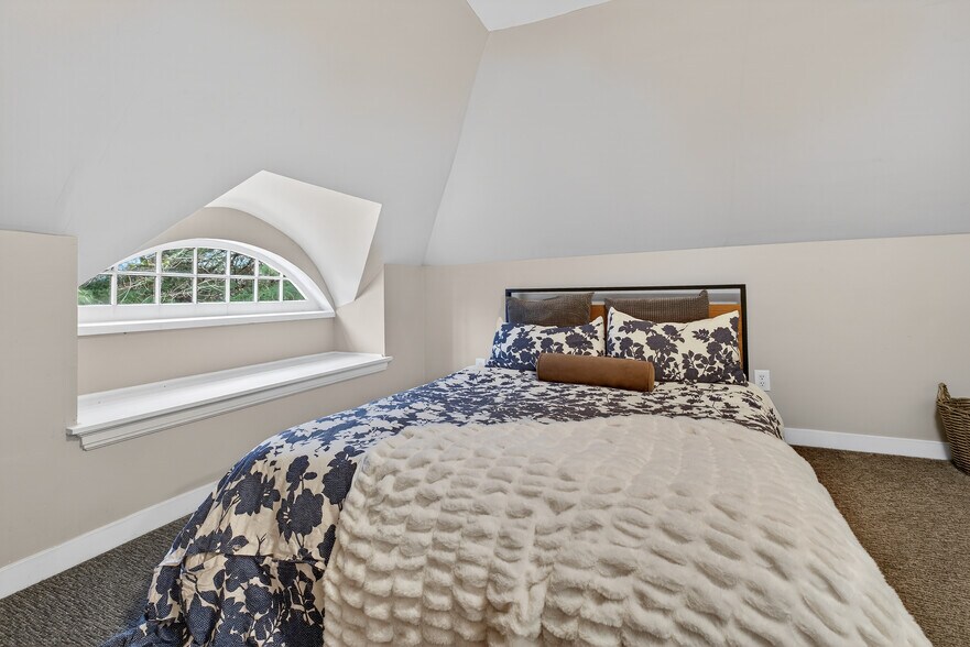 More Photos Of 1310 Ellsworth St, Bellingham Multifamily For Sale