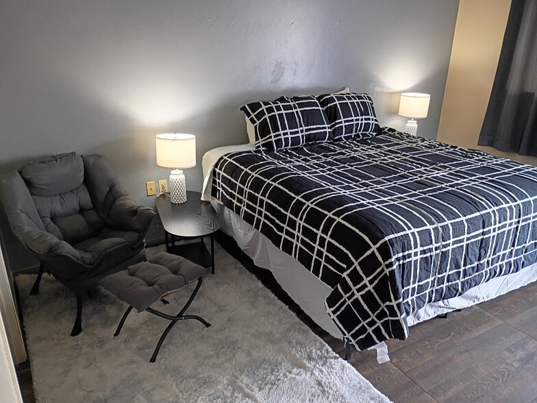 More Photos Of W1915 Flame Rd, Marinette Hotel For Sale