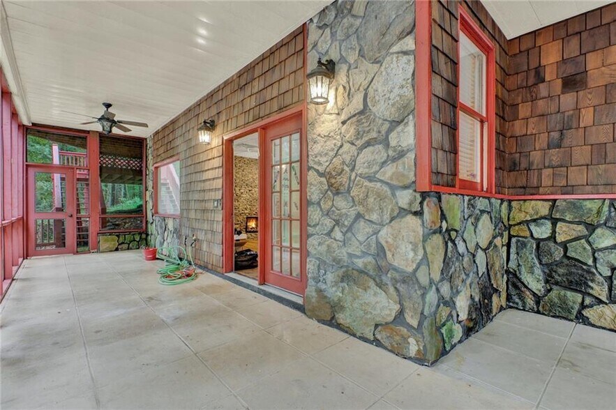 More Photos Of 1345 Ronald Reagan Blvd, Cumming Showroom For Sale