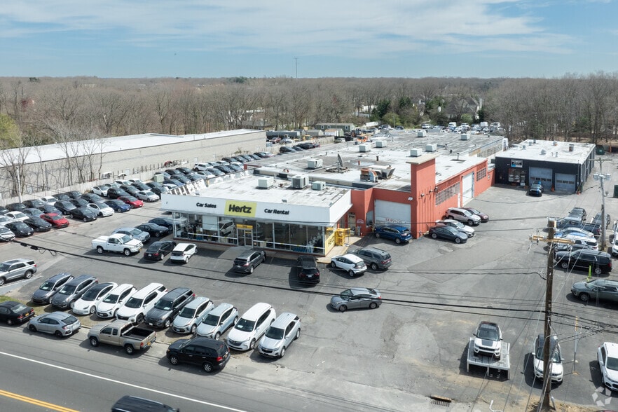 Primary Photo Of 390 Middle Country Rd, Smithtown Auto Dealership For Lease