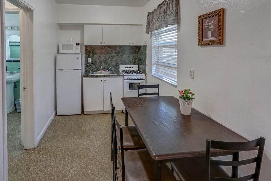More Photos Of 1743 Wiley St, Hollywood Hotel For Sale