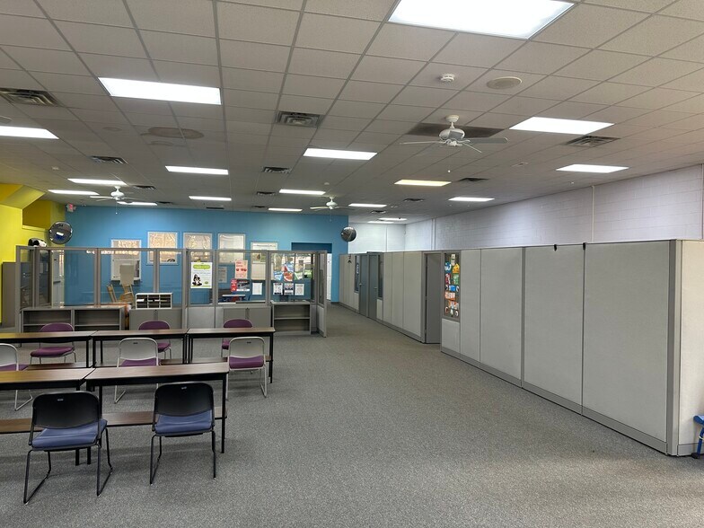 More Photos Of 414 9th St SE, Roanoke General Retail For Sale