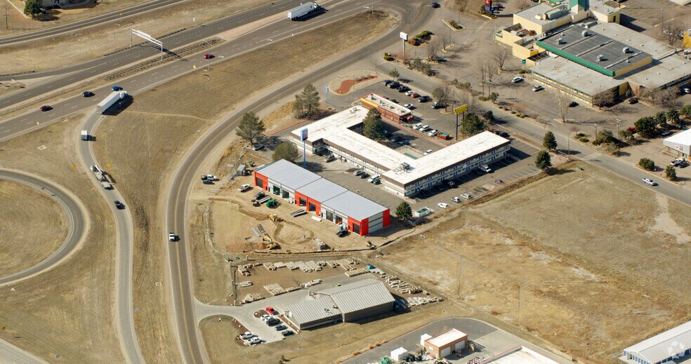 More Photos Of 11 NW Frontage Rd, Fort Collins Showroom For Lease