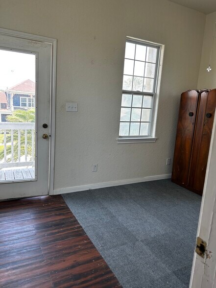 Primary Photo Of 1613 Avenue N 1/2, Galveston Multifamily For Lease
