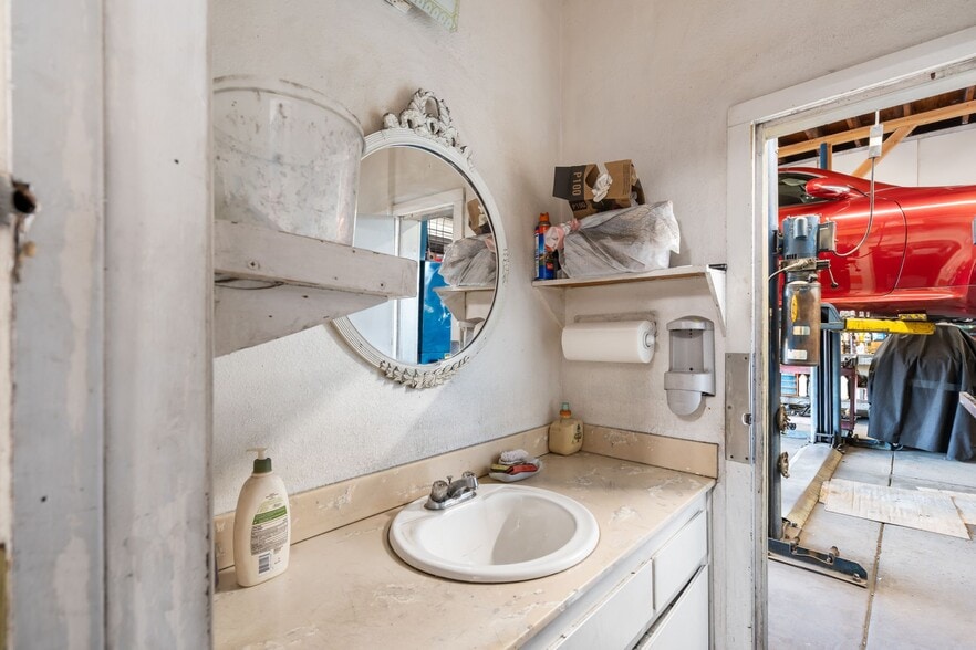 More Photos Of 7969 Mission Gorge Rd, Santee Auto Repair For Sale