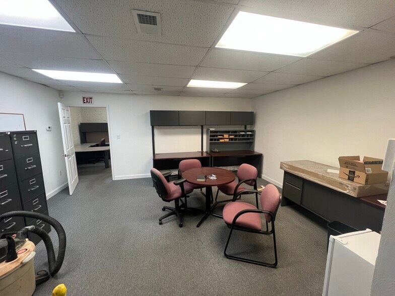 More Photos Of 728-730 High St, Portsmouth Storefront Retail Office For Lease