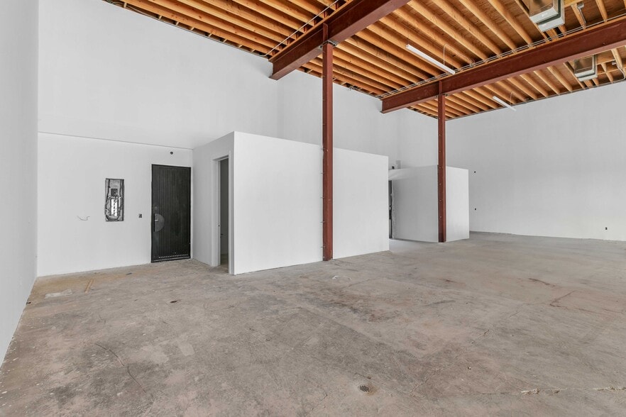 More Photos Of 5933 Vineland Ave, North Hollywood Storefront For Lease