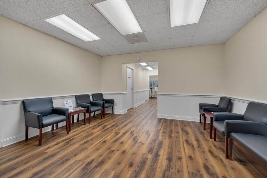 More Photos Of 1904 Front St, Durham Medical For Lease