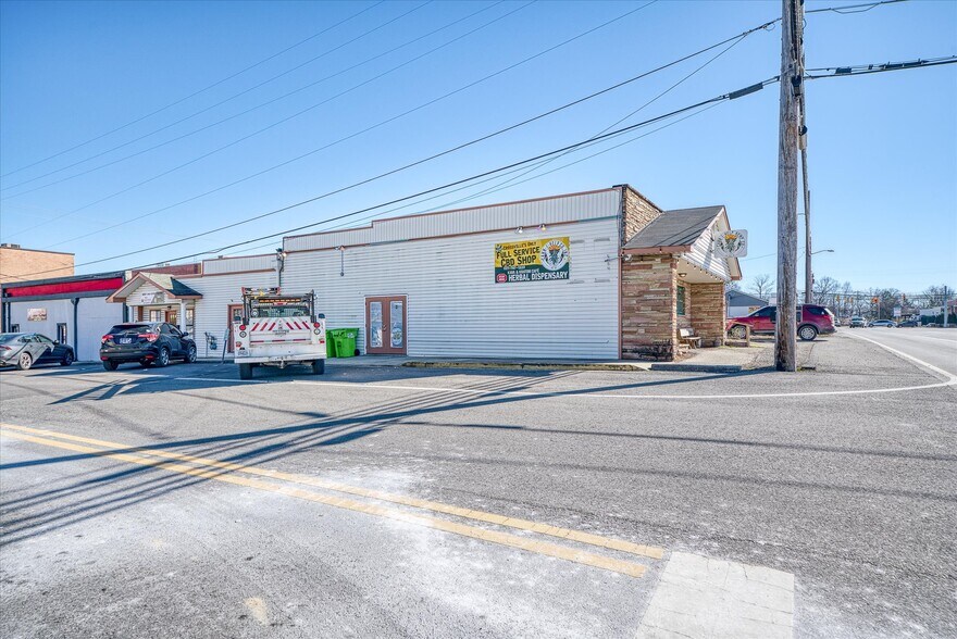 More Photos Of 142 West Ave, Crossville Medical For Sale