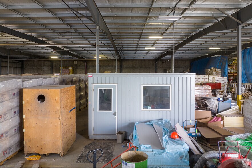 More Photos Of 921 Keyes Dr, Woodstock Warehouse For Lease