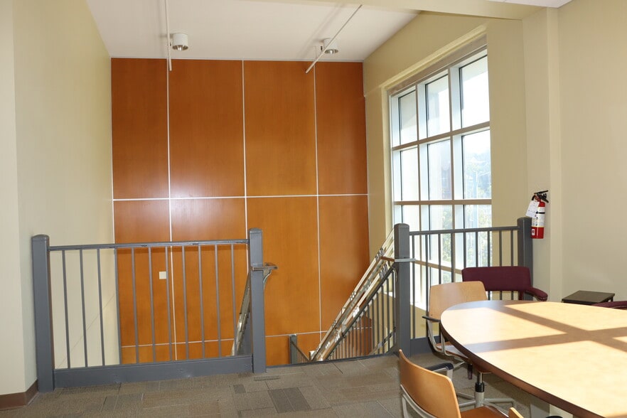 More Photos Of 100 Cherokee Blvd, Chattanooga Office For Sale