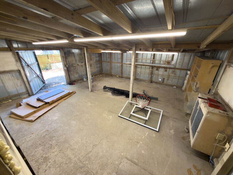 More Photos Of 2807 W Gadsden St, Pensacola Industrial For Sale
