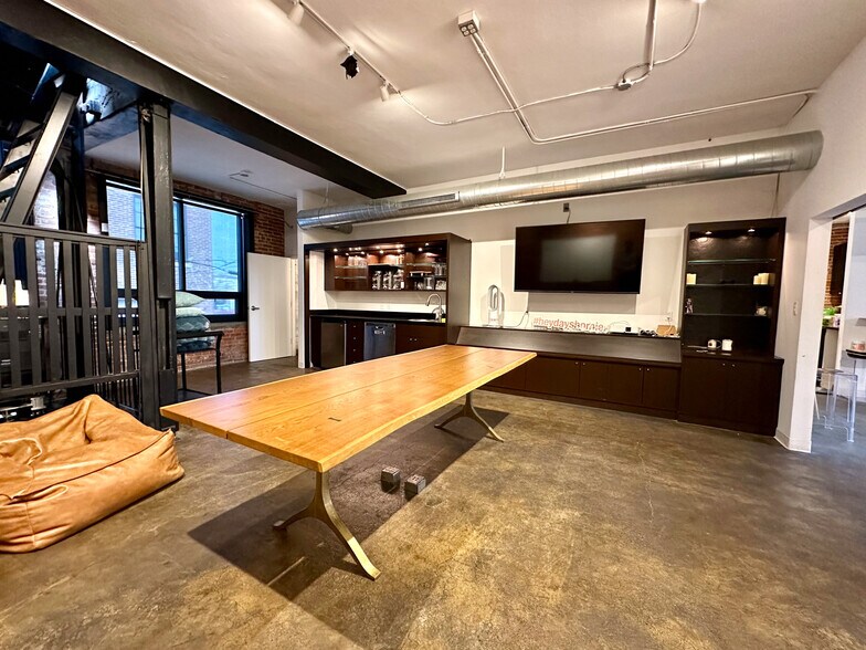 More Photos Of 3139-3141 Olive St, Saint Louis Office For Lease