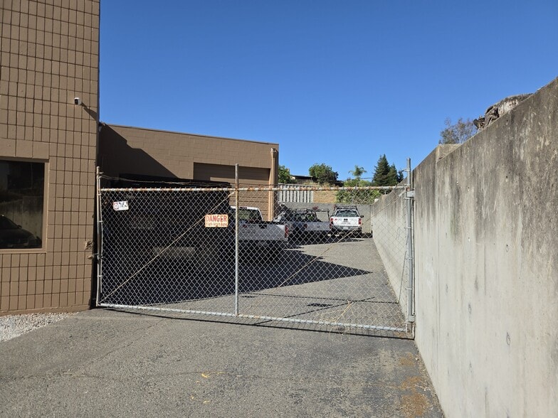 More Photos Of 895 Howe Rd, Martinez Manufacturing For Sale