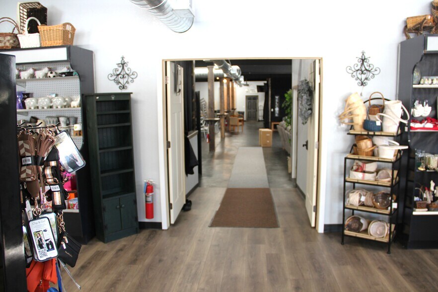 More Photos Of 446 S Main St, Winner General Retail For Sale