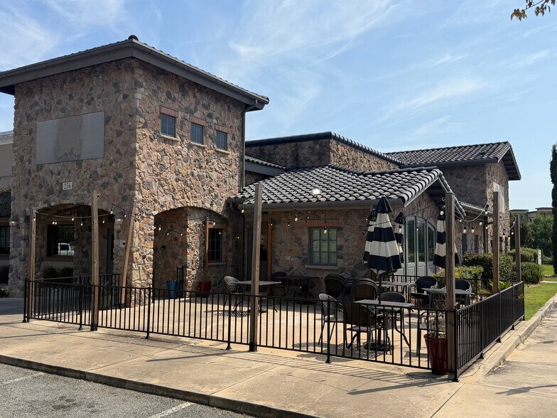 More Photos Of 256 Liberty St, Thomasville Restaurant For Lease
