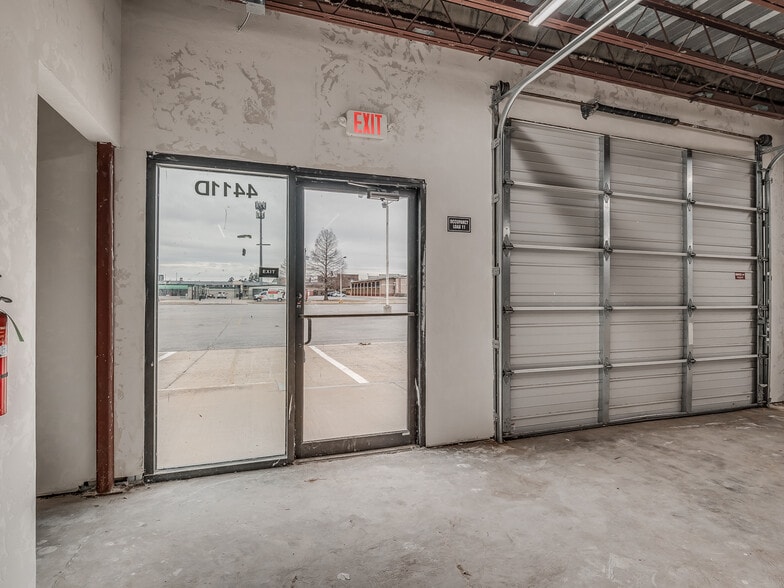 More Photos Of 4403-4411 SW 3rd St, Oklahoma City Showroom For Sale