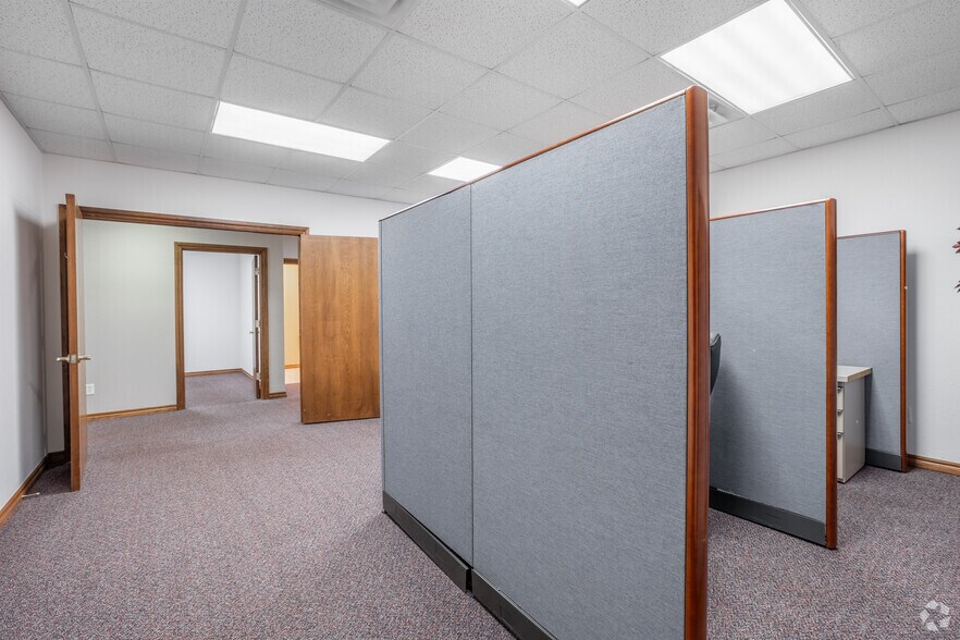 More Photos Of 2425 Wilcox Dr, Norman Office For Sale