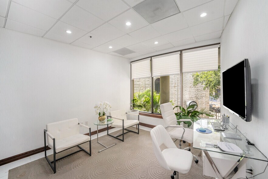 More Photos Of 240 1st Ave S, Saint Petersburg Loft Creative Space For Sale