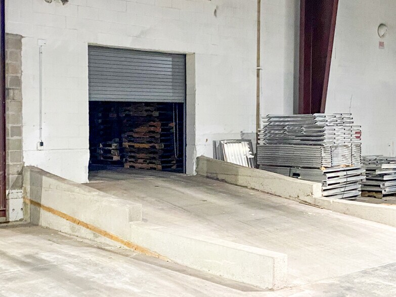 More Photos Of 955 N 1st St, Fairmont City Warehouse For Sale