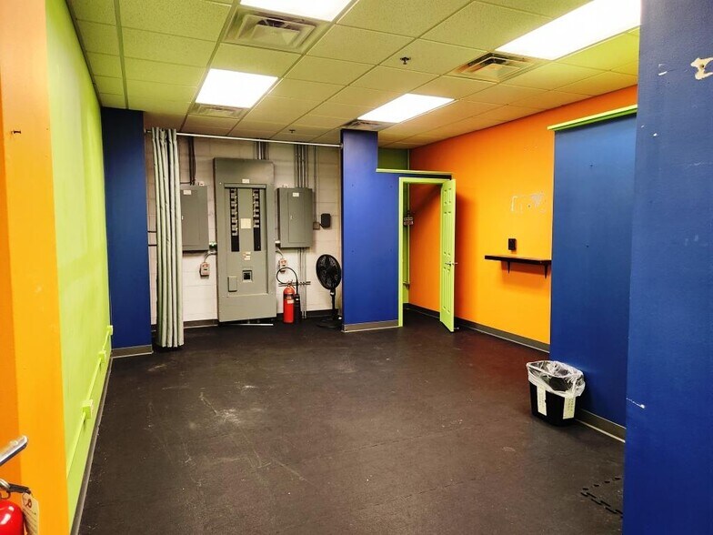 More Photos Of W180N11711 River Ln, Germantown Warehouse For Lease