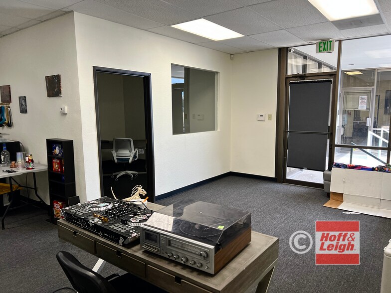 More Photos Of 3370 N Peoria St, Aurora Warehouse For Lease