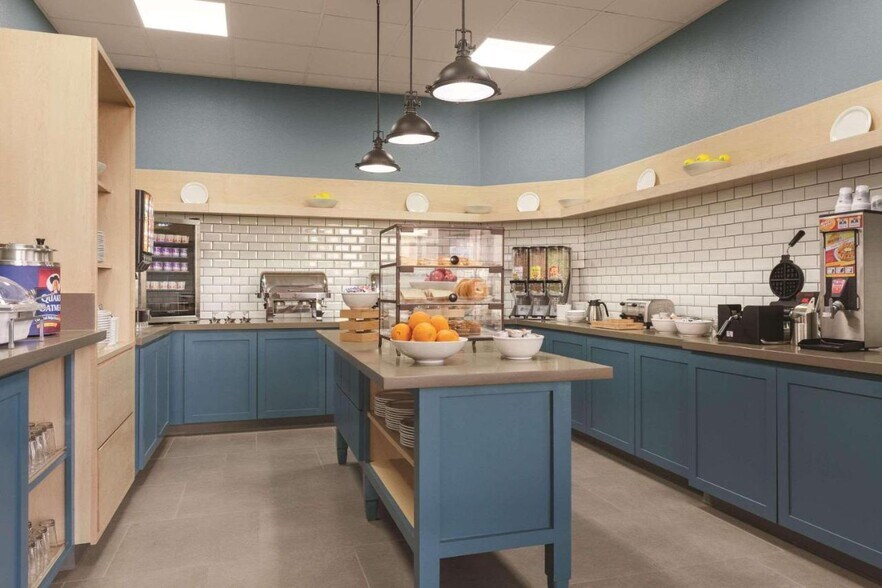 More Photos Of 2310 Wible Rd, Bakersfield Hotel For Sale