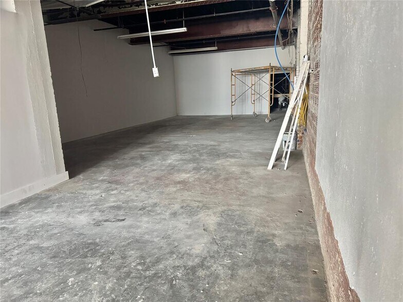 More Photos Of 611-613 W Chickasha Ave, Chickasha Storefront Retail Office For Lease