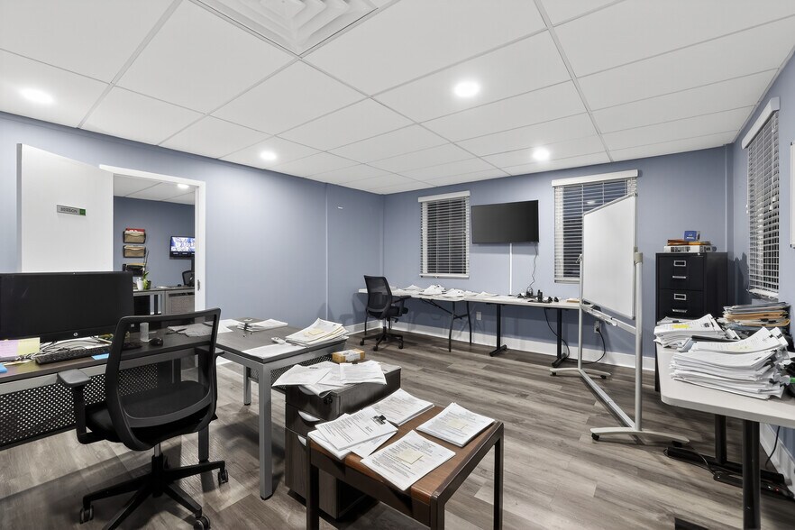More Photos Of 1501 N Walnut St, Wilmington Office For Sale