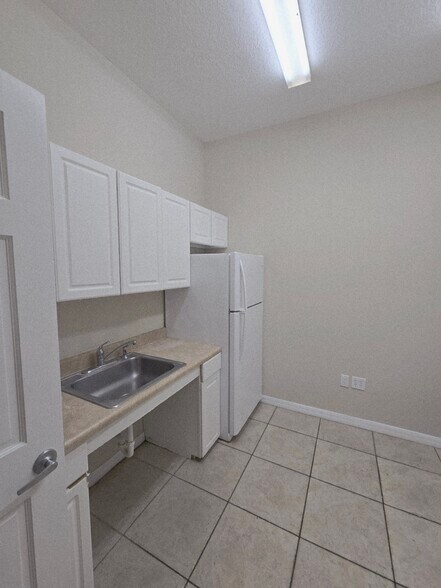 More Photos Of 1708 Lexington Green Ln, Sanford Medical For Lease