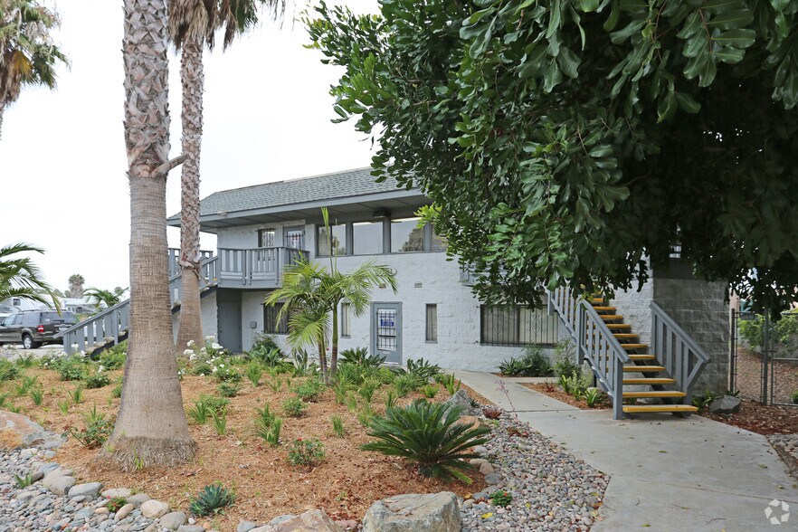 More Photos Of 2621 Roosevelt St, Carlsbad Office For Lease