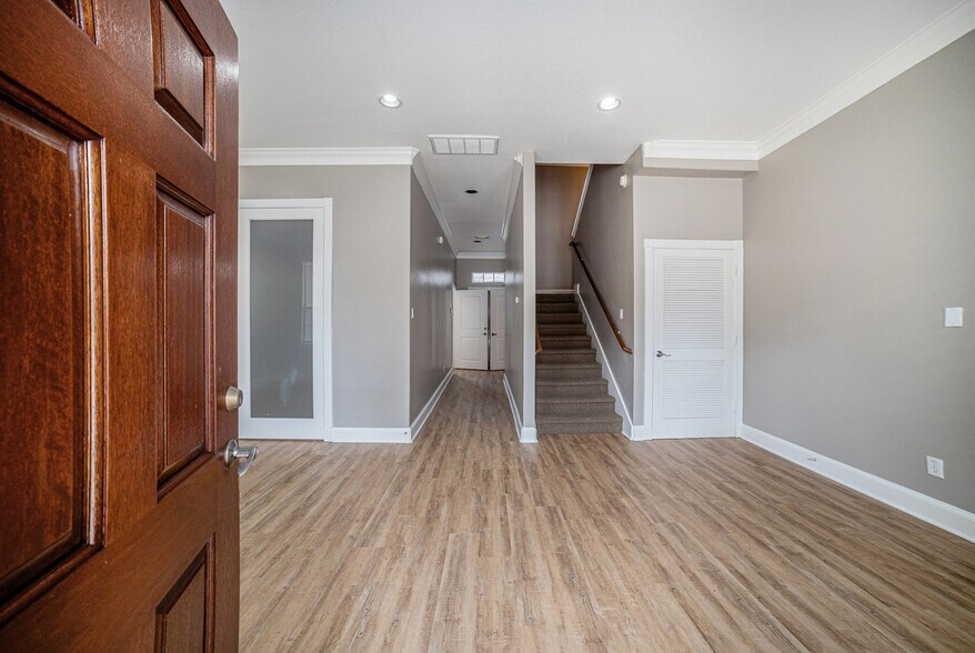 More Photos Of 25511 Budde Rd, The Woodlands Loft Creative Space For Sale