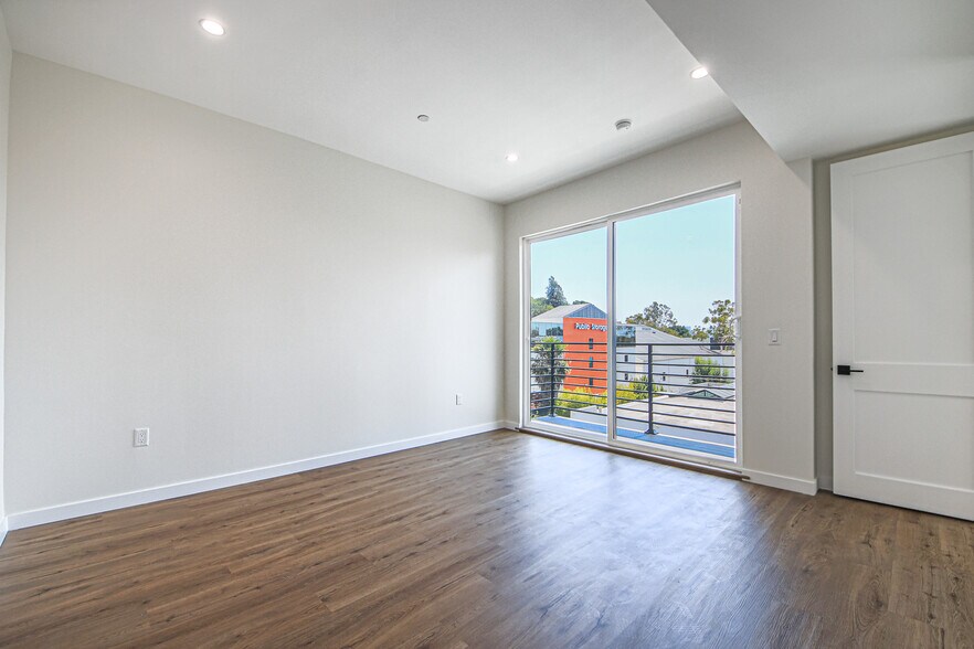 More Photos Of 2129 Aaron St, Los Angeles Apartments For Sale