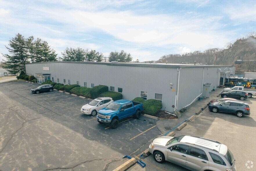 More Photos Of 64 Holton St, Woburn Warehouse For Lease