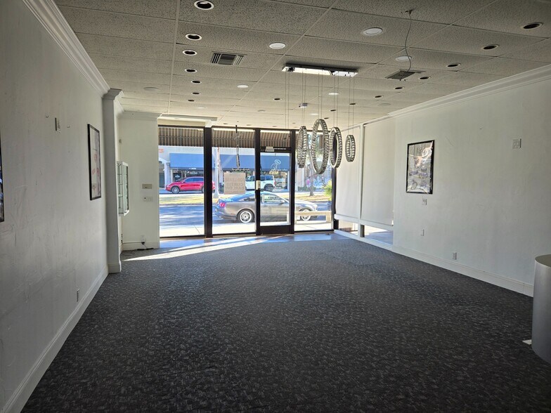 More Photos Of 73320 El Paseo, Palm Desert Storefront Retail Office For Lease