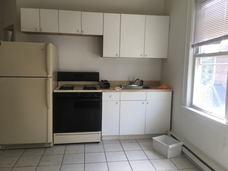 More Photos Of 28 Hale St, New Brunswick Apartments For Sale