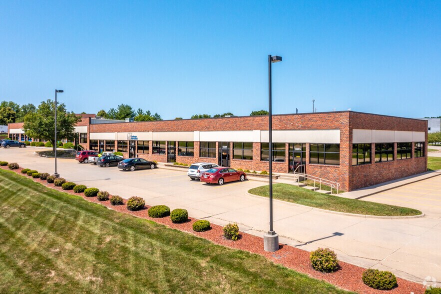 More Photos Of 10607-10647 Justin Dr, Urbandale Flex For Lease