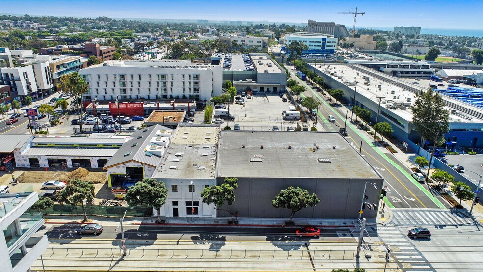 More Photos Of 700-716 Colorado Ave, Santa Monica Industrial For Sale