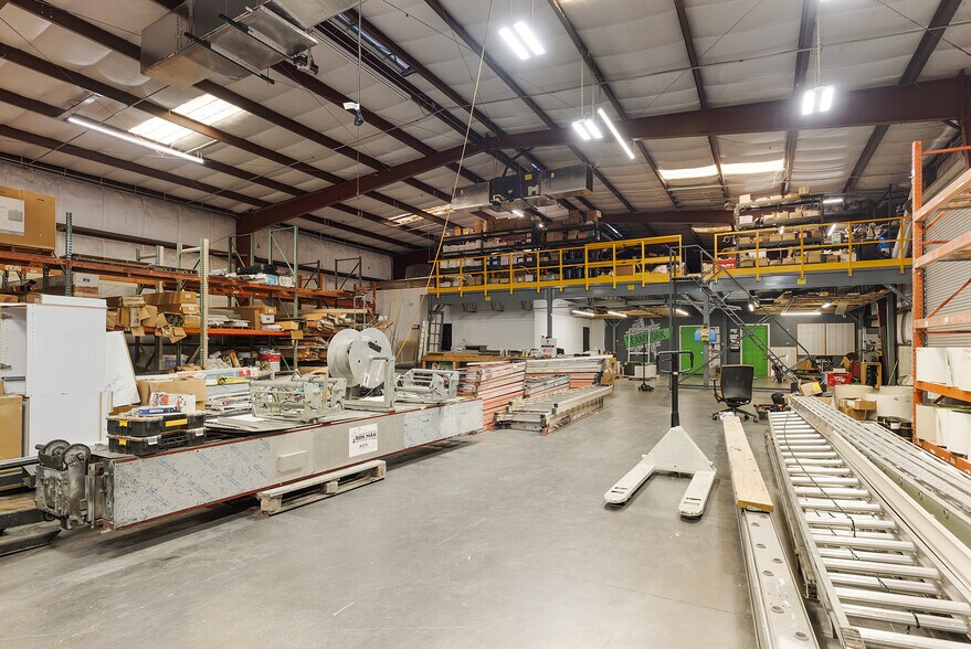 More Photos Of 5600 Zip Dr, Fort Myers Warehouse For Sale