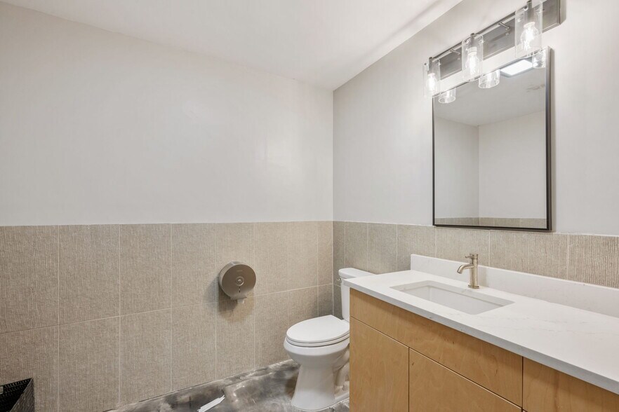 More Photos Of 4714 S Zarzamora St, San Antonio Auto Repair For Sale