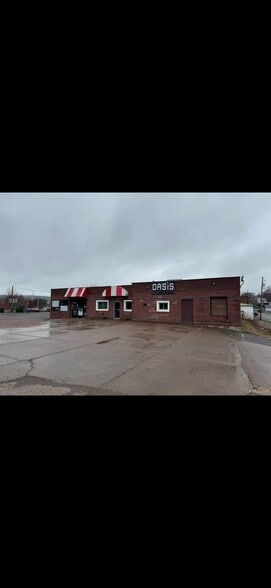 Primary Photo Of 403 N Third St, Ishpeming Service Station For Sale