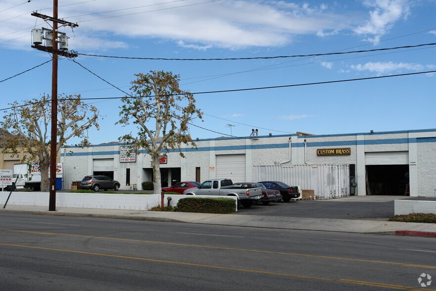 More Photos Of 21717-21723 Plummer St, Chatsworth Warehouse For Lease