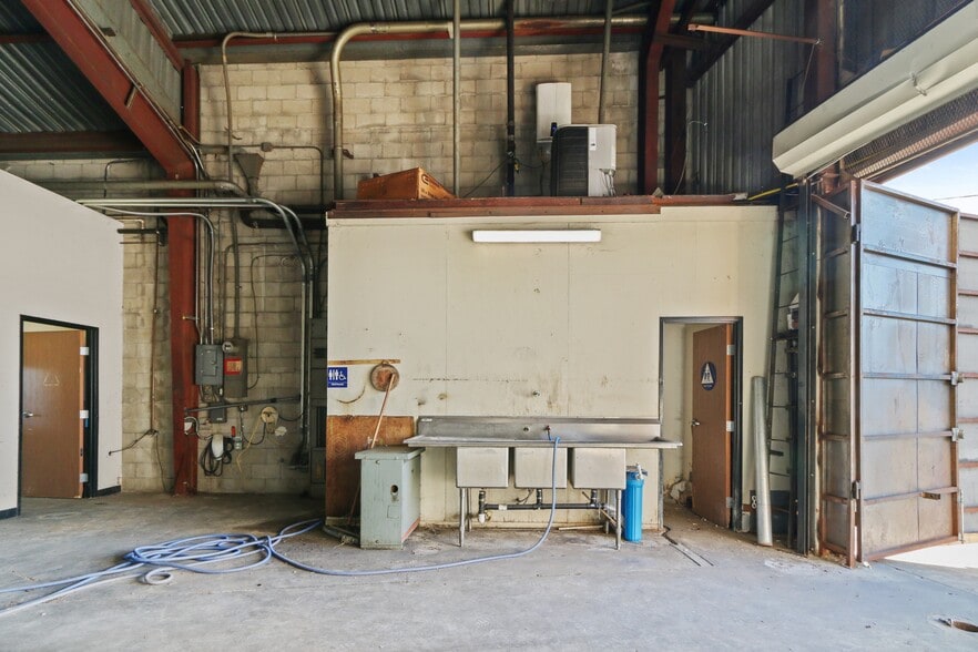 More Photos Of 1410-1412 Elwood St, Los Angeles Warehouse For Sale