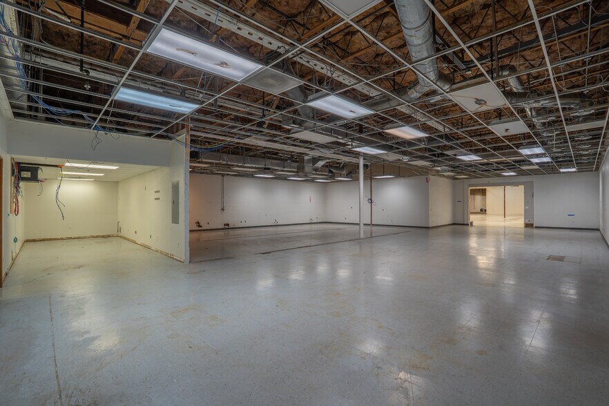 More Photos Of 3403 W 7th Ave, Eugene Manufacturing For Lease